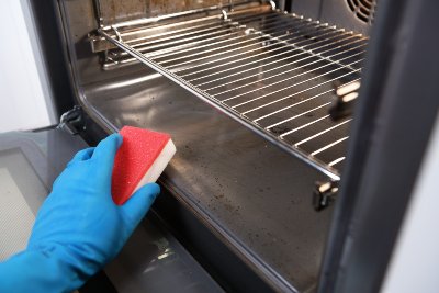 Cleaning oven